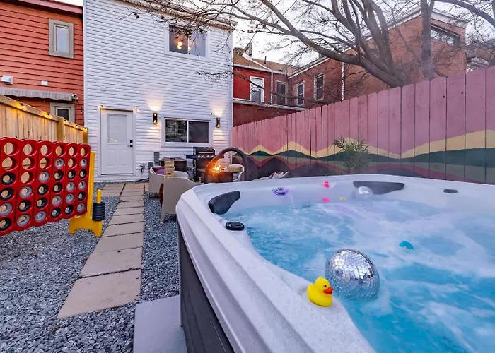 Themed On Carson St With Hot Tub Pittsburgh
